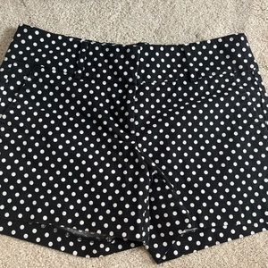 COPY - LOFT ANN TAYLOR SIGNATURE SHORTS Size 6 BLACK AND WHITE